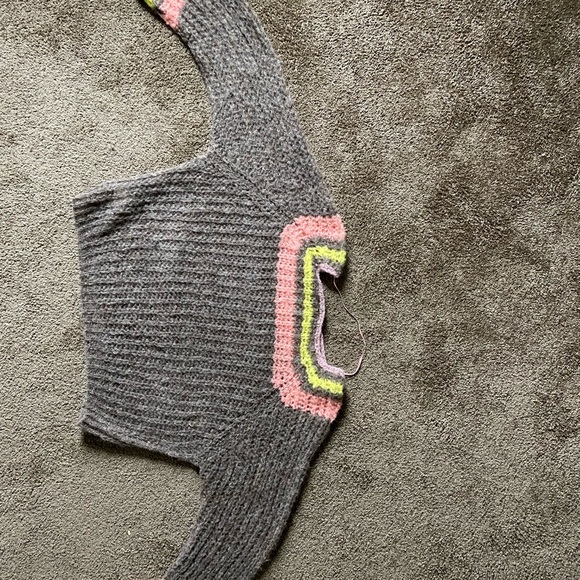 FREE PEOPLE Women’s Grey, Pink & Yellow Striped Loose Knit Weave Sweater Top XS - Picture 2 of 7